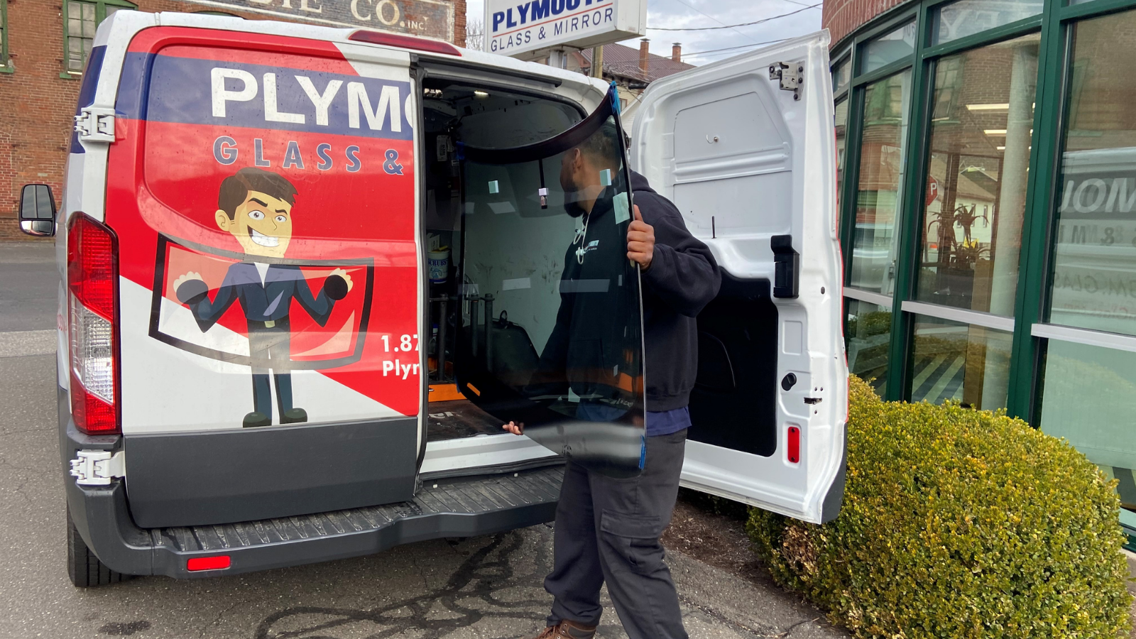 Plymouth Glass mobile auto glass repair technician