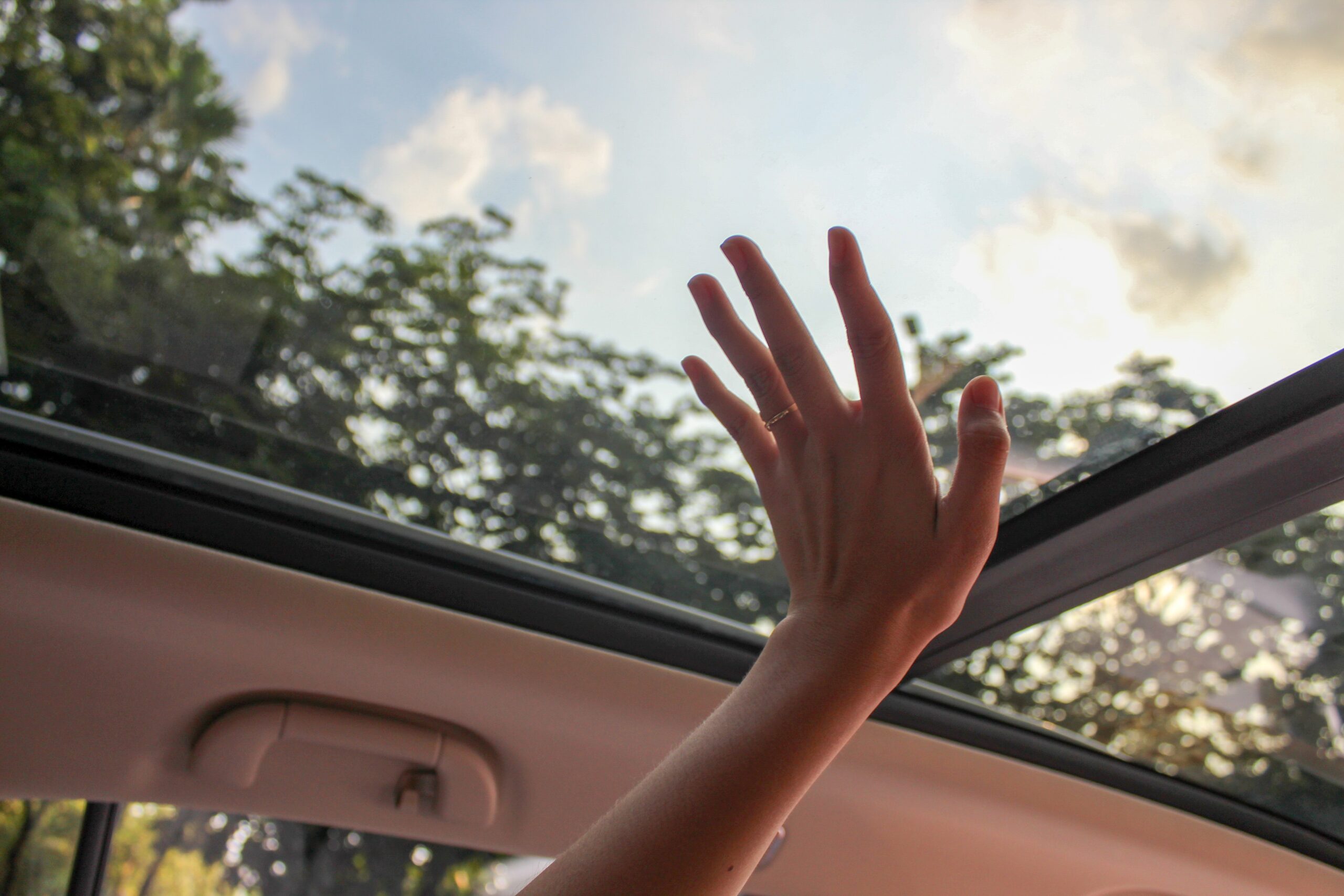 moonroof & sunroof glass replacement by Plymouth Glass